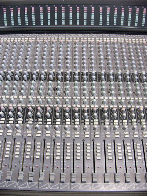 Soundtracs Topaz Studio 32 mixer