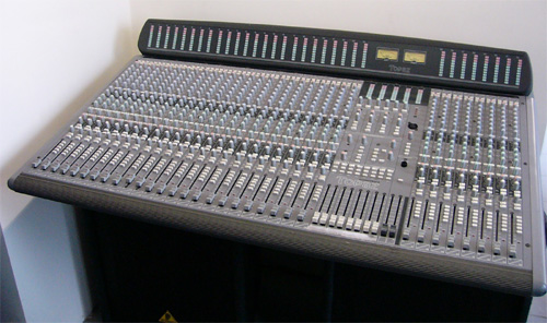 Soundtracs Topaz Studio 32 mixer